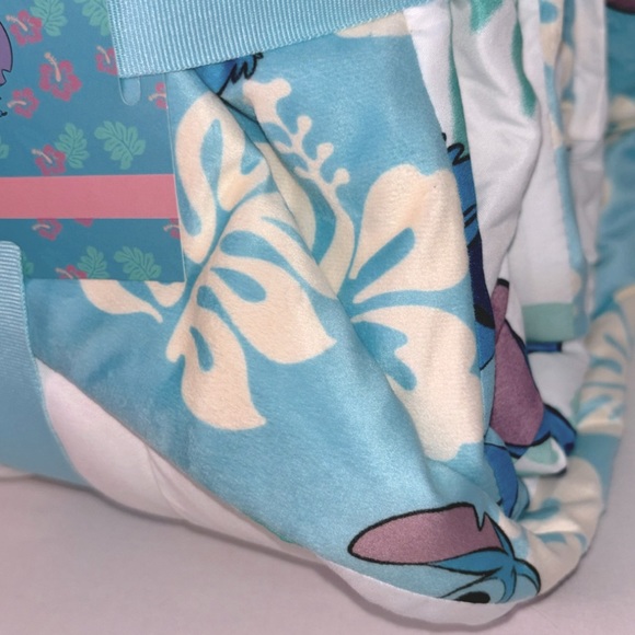 🆕 Disney “Stitch” Hawaiian Floral Graphic Minky-Lined Puffy Quilted Blanket - Picture 10 of 12